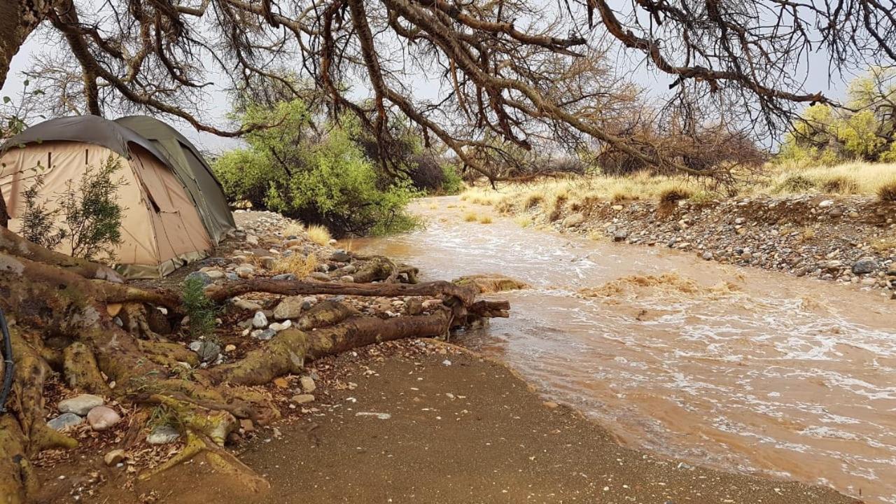 Вилла Tsauchab River Camp Сесрием Экстерьер фото